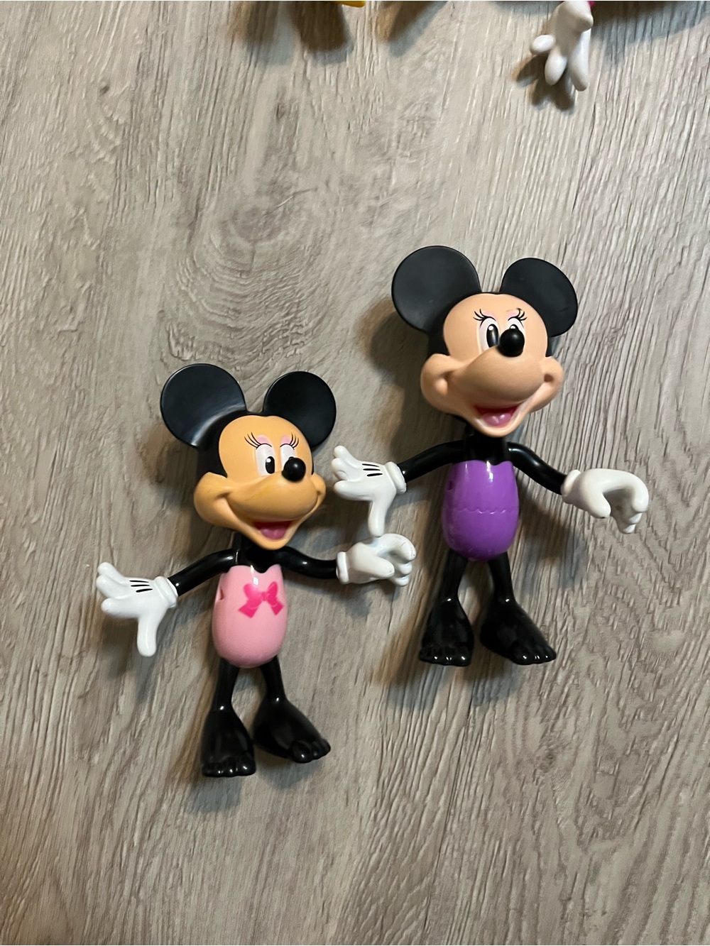 Disney Minnie & Daisy Dress-Up Toy Set - w/ interchangeable dresses, shoes, bows - Picture 4 of 4